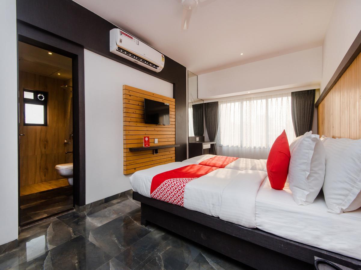 Oyo 13089 Hotel Gold Crest Navi Mumbai Ngoại thất bức ảnh