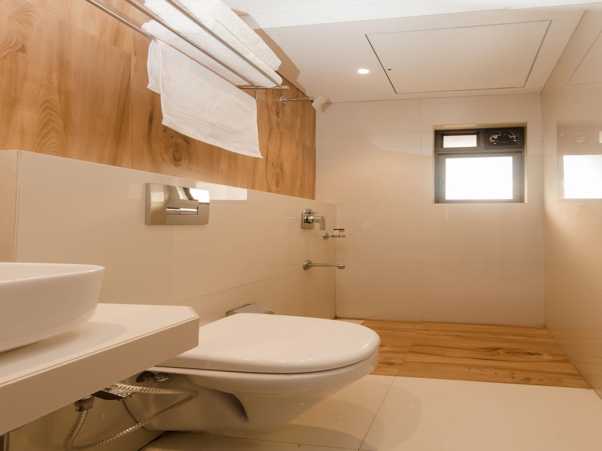 Oyo 13089 Hotel Gold Crest Navi Mumbai Ngoại thất bức ảnh