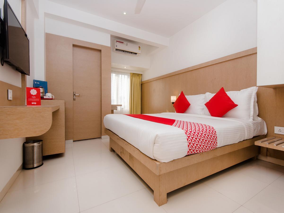 Oyo 13089 Hotel Gold Crest Navi Mumbai Ngoại thất bức ảnh