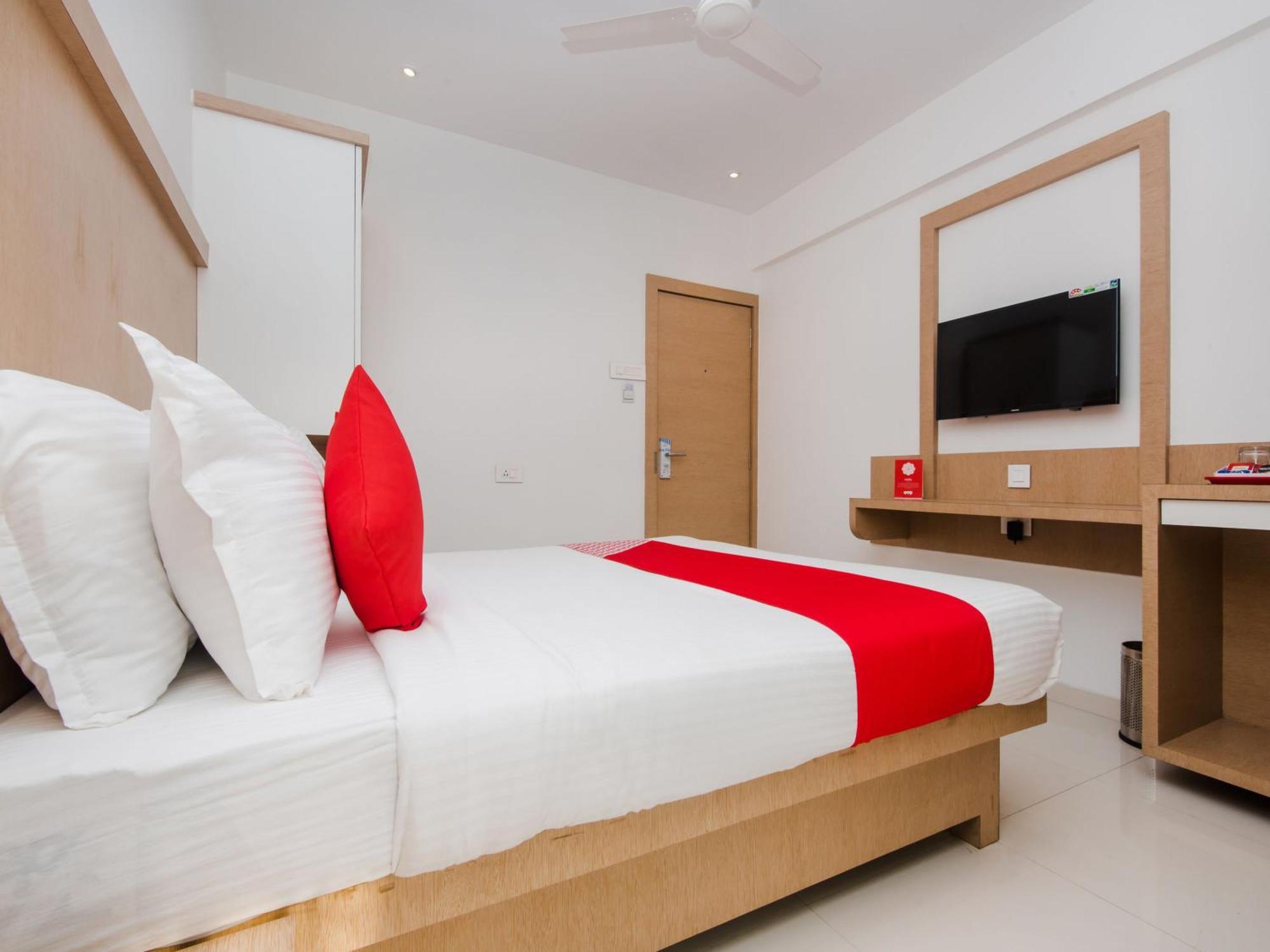 Oyo 13089 Hotel Gold Crest Navi Mumbai Ngoại thất bức ảnh